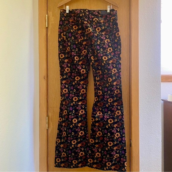 WRANGLER • High Rise Corduroy Fierce Flare - Floral - Size 12 x 34 - Picture 9 of 16